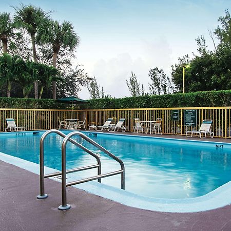 La Quinta Inn By Wyndham West Palm Beach - Florida Turnpike Exterior foto