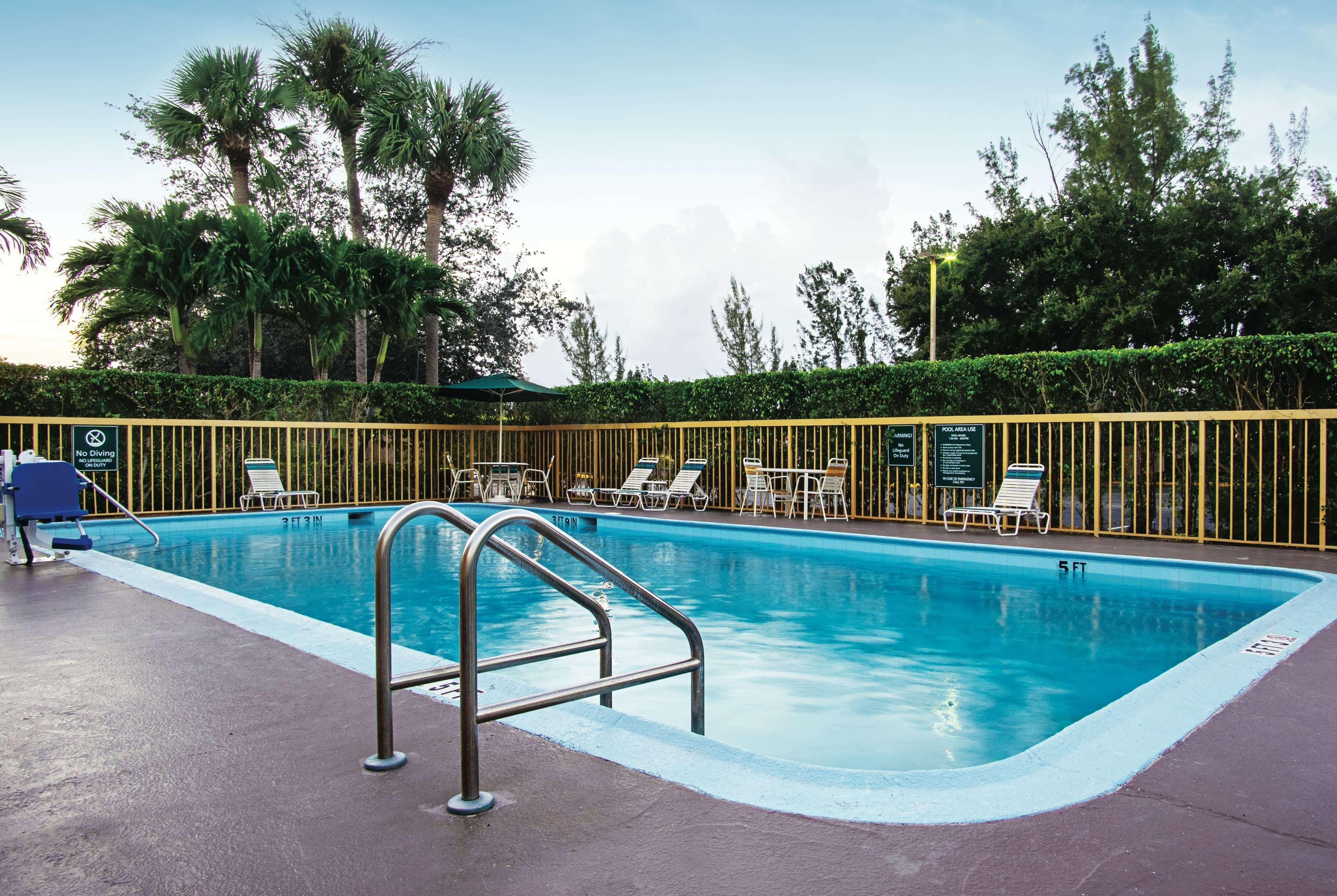 La Quinta Inn By Wyndham West Palm Beach - Florida Turnpike Exterior foto