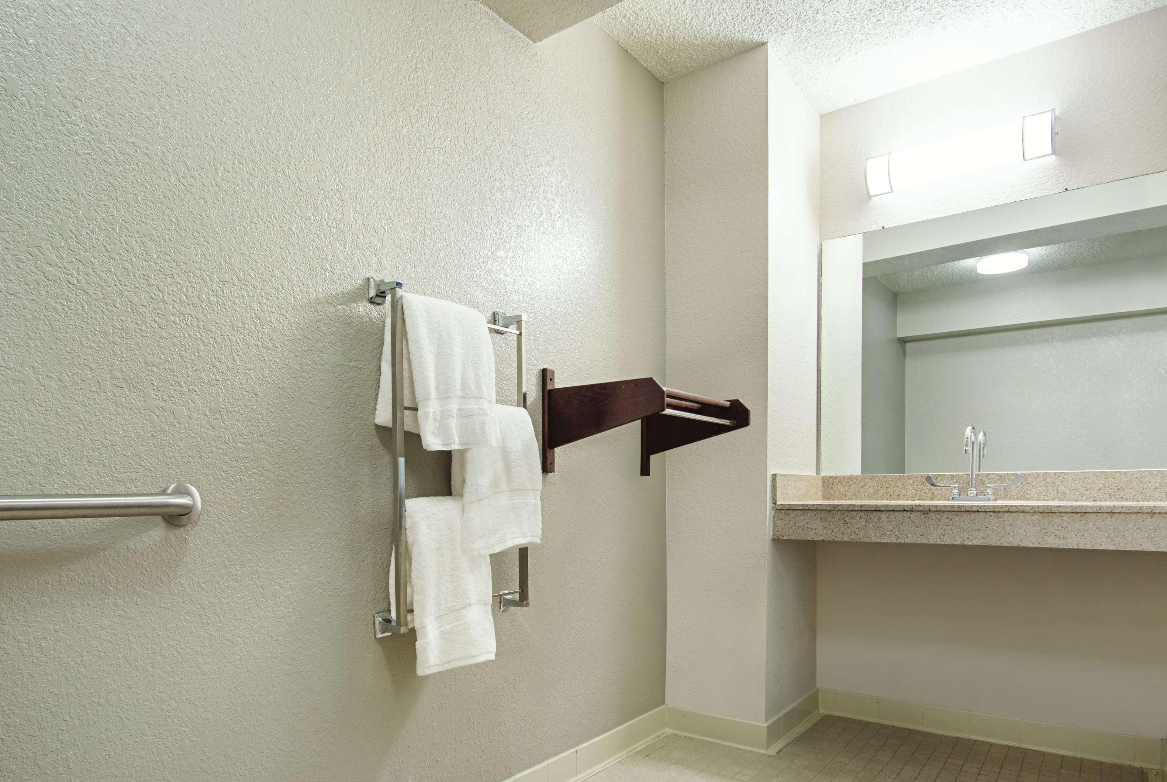 La Quinta Inn By Wyndham West Palm Beach - Florida Turnpike Exterior foto