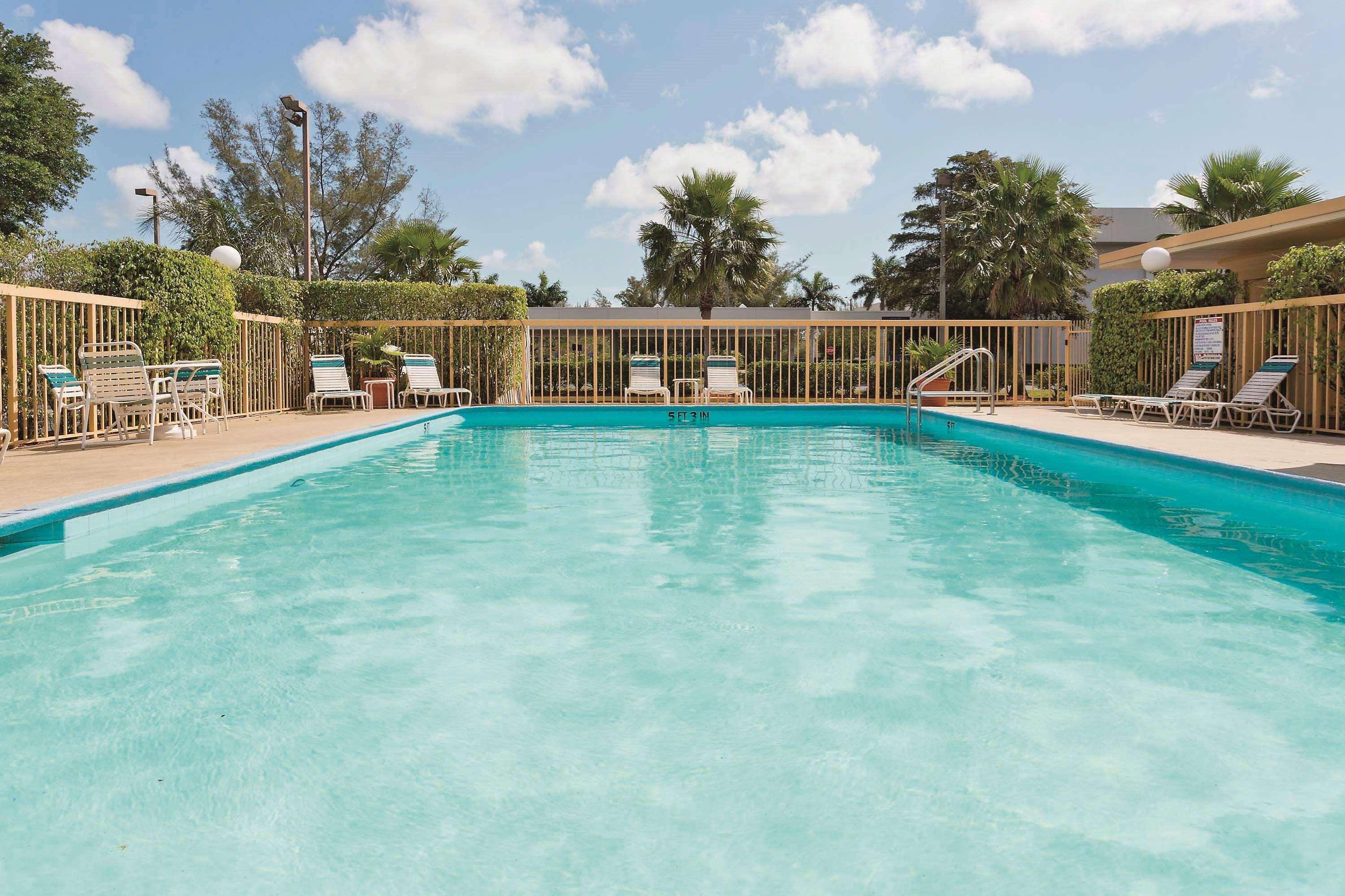 La Quinta Inn By Wyndham West Palm Beach - Florida Turnpike Exterior foto